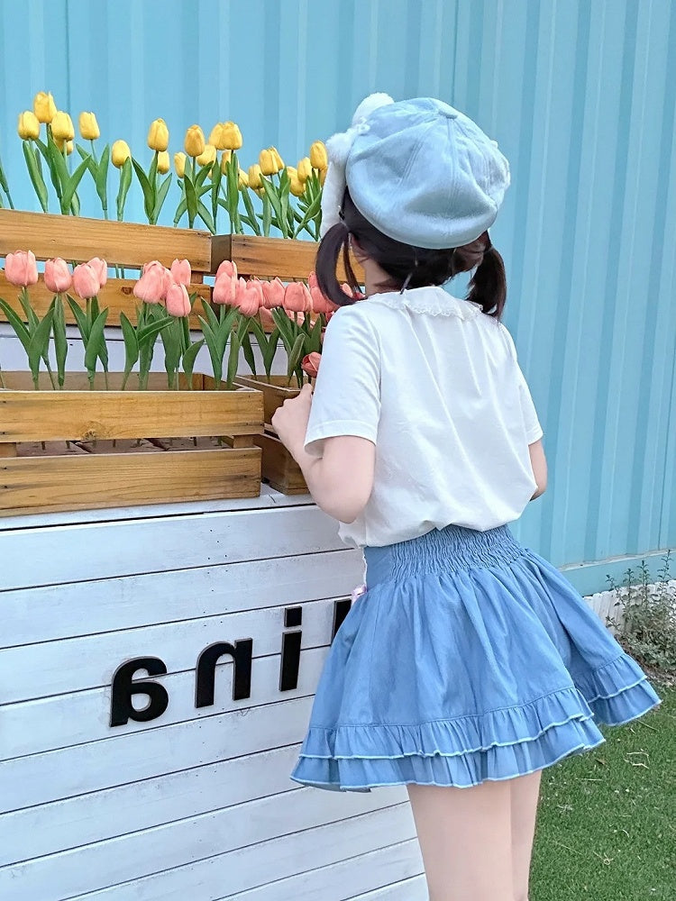 ホワイトのフリルネックラインの愛らしいウサギのプリントTシャツ