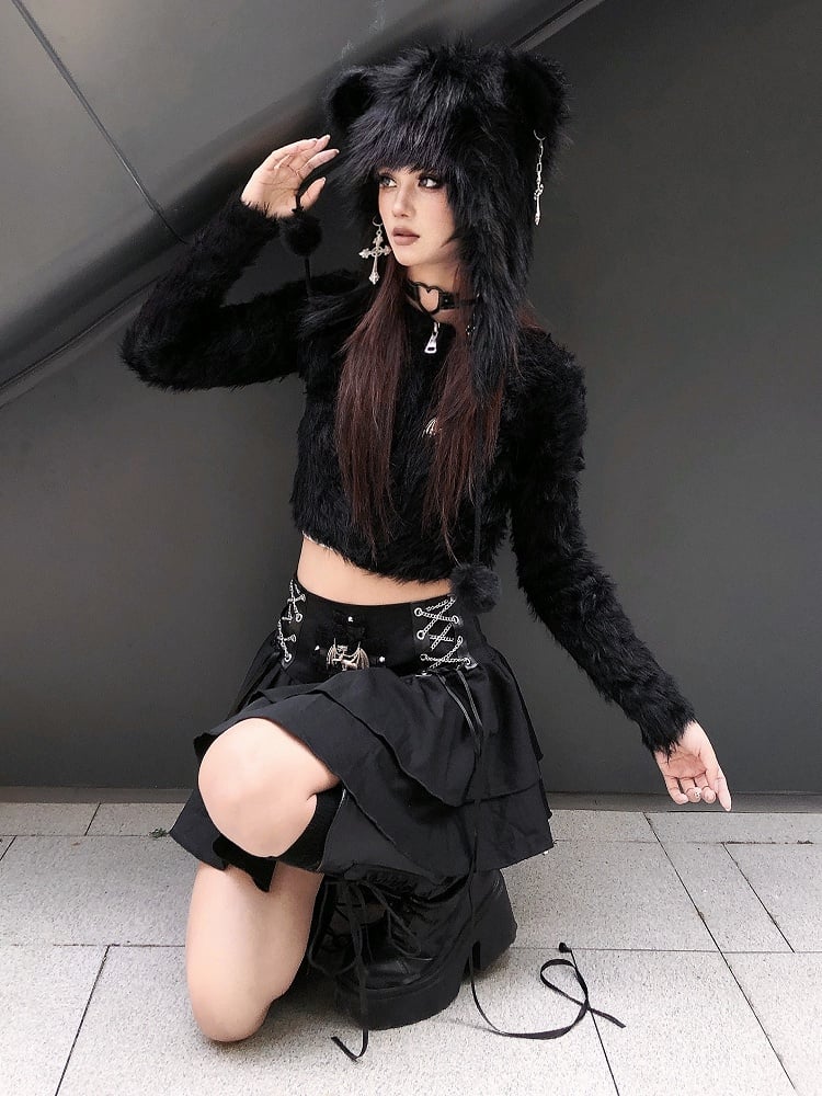 Punk-Plüschmütze mit schwarzen Tierohren und flauschigen Pompons