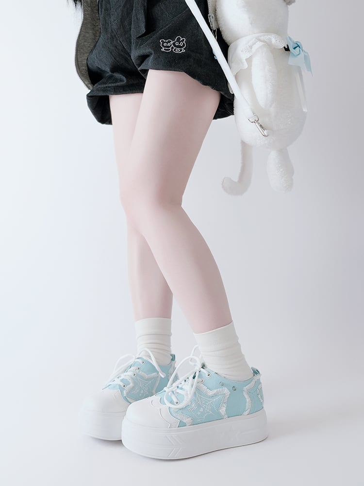 Blaue Plateau-Sneaker mit Stern-Applikation