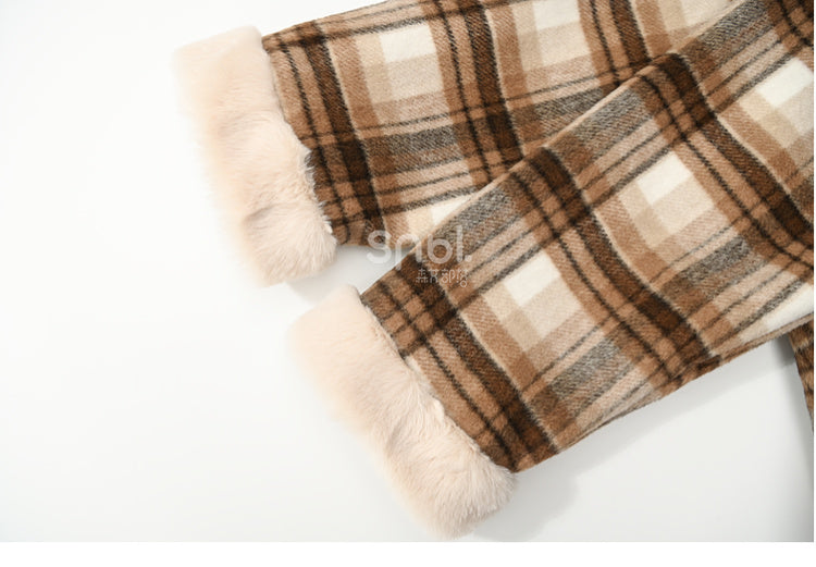 ブラウンのかわいい小さなクマのアップリケ付きチェック柄フード付きウールコート ロングバージョン