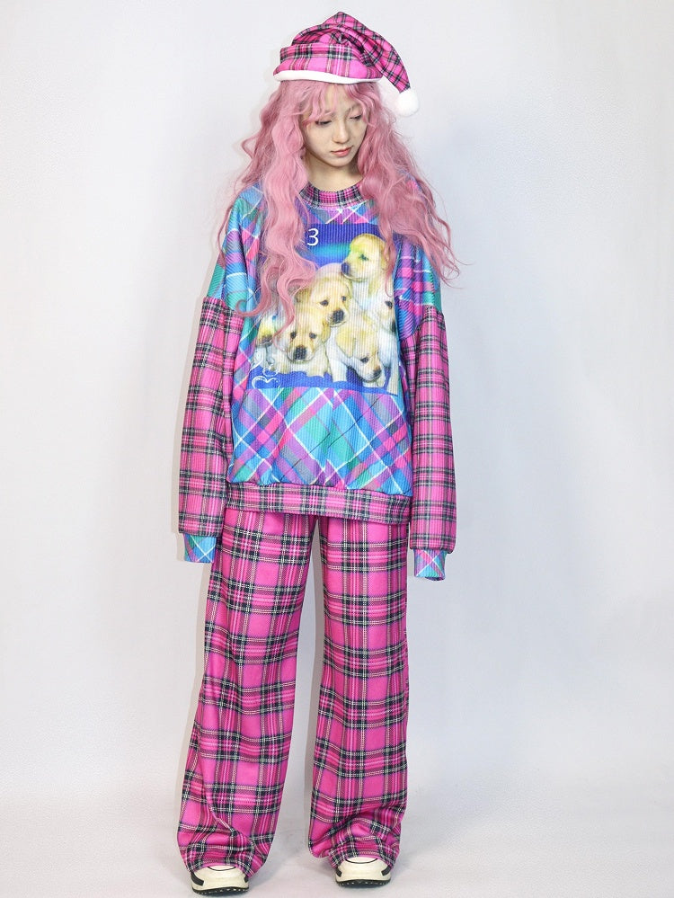 チェック柄と子犬のプリントが入ったピンクのギャルオーバーサイズスウェットシャツ。ファッションとブルー