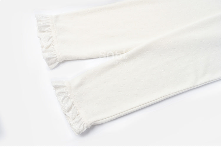 Weißes Slim-Fit-Top mit Rundhalsausschnitt und Spitzenbesatz