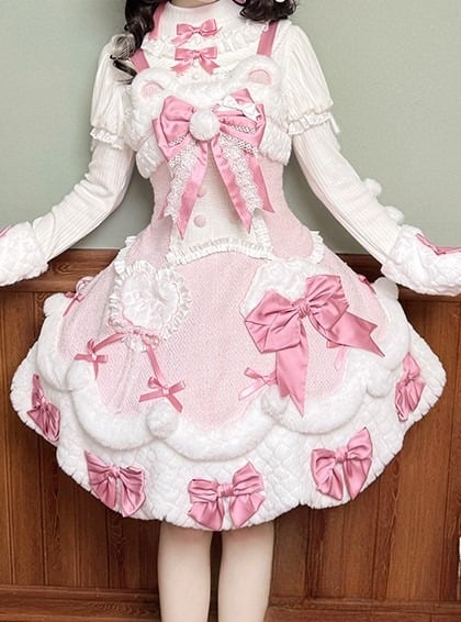 Lolita-Kleid mit weißer Schleife und Herzausschnitt, Plüsch und rosa Details und süßen Akzenten