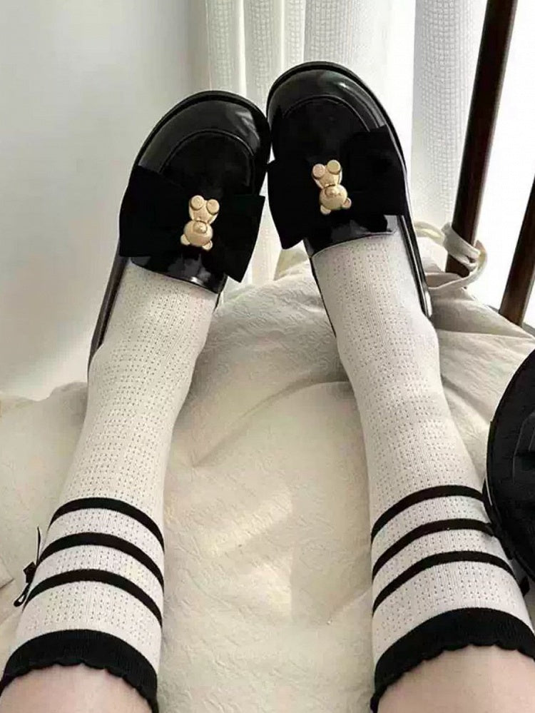 ブラックベアトップボウローファーで装飾