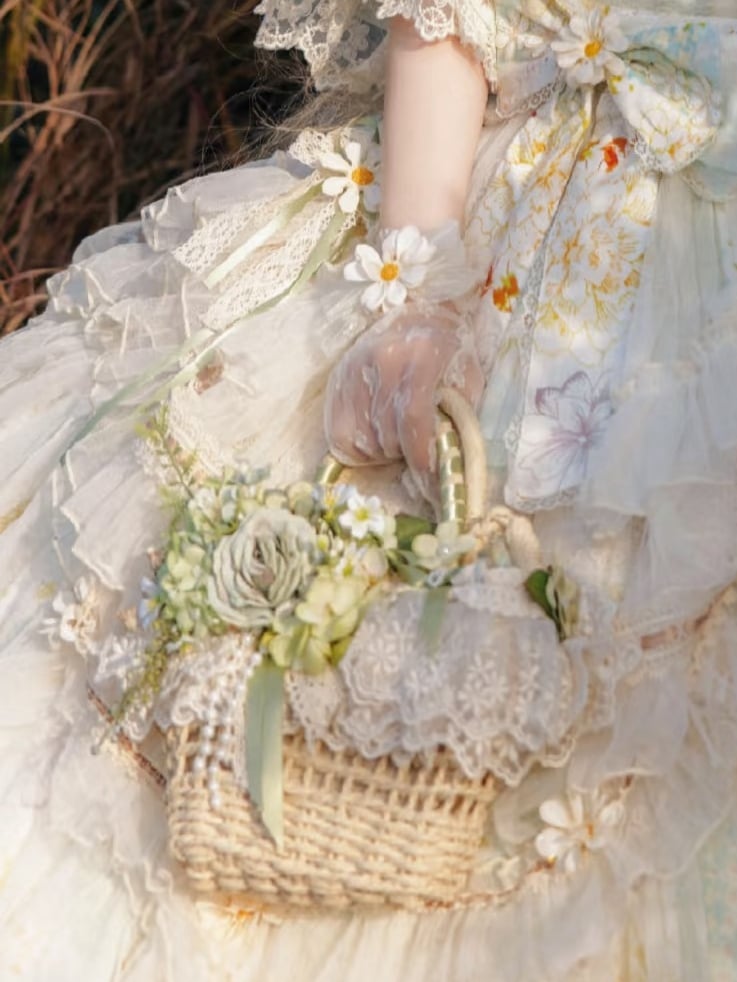 Light Bag Detail Green Hand Floral Straw and Lace Design