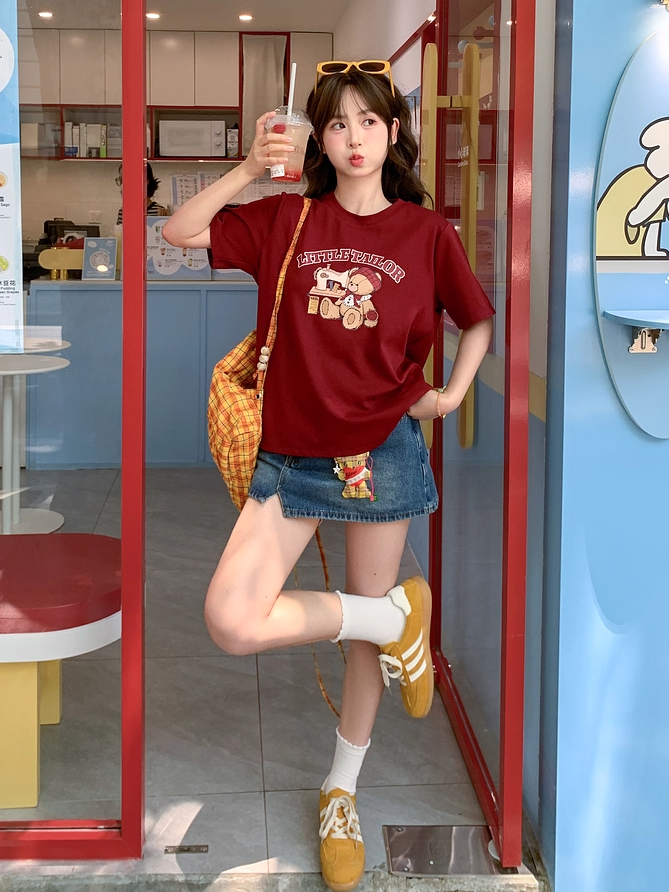 Neck Loose Cartoon Bear Print Wine Red Round T-shirt