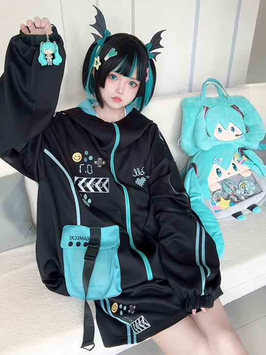 Schwarze futuristische Techwear-Jacke mit Kapuze, Blau und Cyberpunk