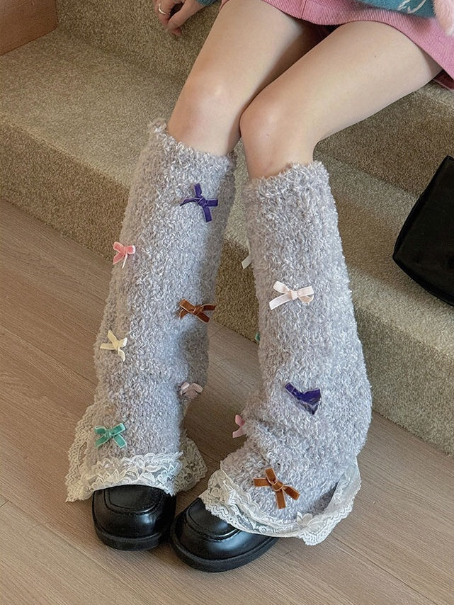 Weiße süße Beinwärmer mit Schleife und Spitzenbesatz