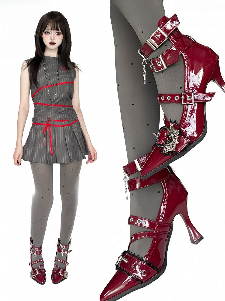 - Rote High Heels mit Nieten, spitzer Zehenpartie, Schnalle, Gothic-Herz, Weinkegel