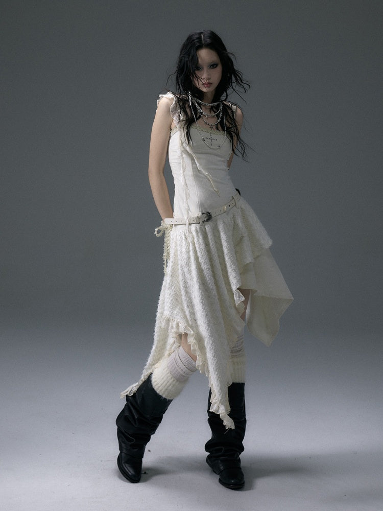 Aprikosenkleid mit Taschentuchsaum und Taillengürtel mit Schnalle