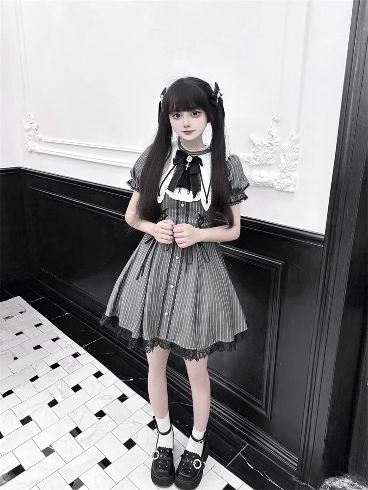 Rhinestone Embellished Jirai Kei Black Bow Cross Charm Hairclips