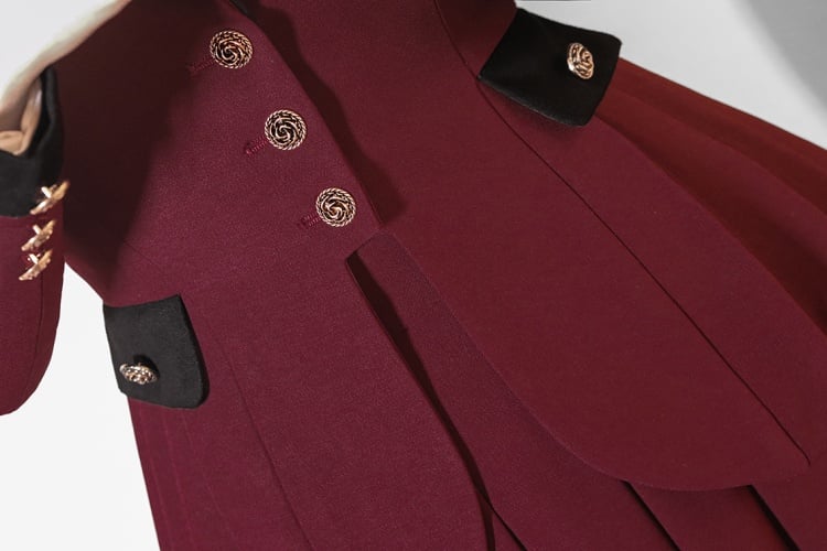 Plus Size Friendly - Weinrotes Blazer-Rock-Set mit Faltendetails