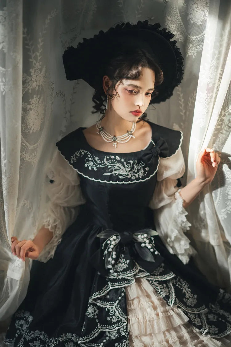 Lily Stickerei Kleid Beige Lolita Valley of Black Classic die