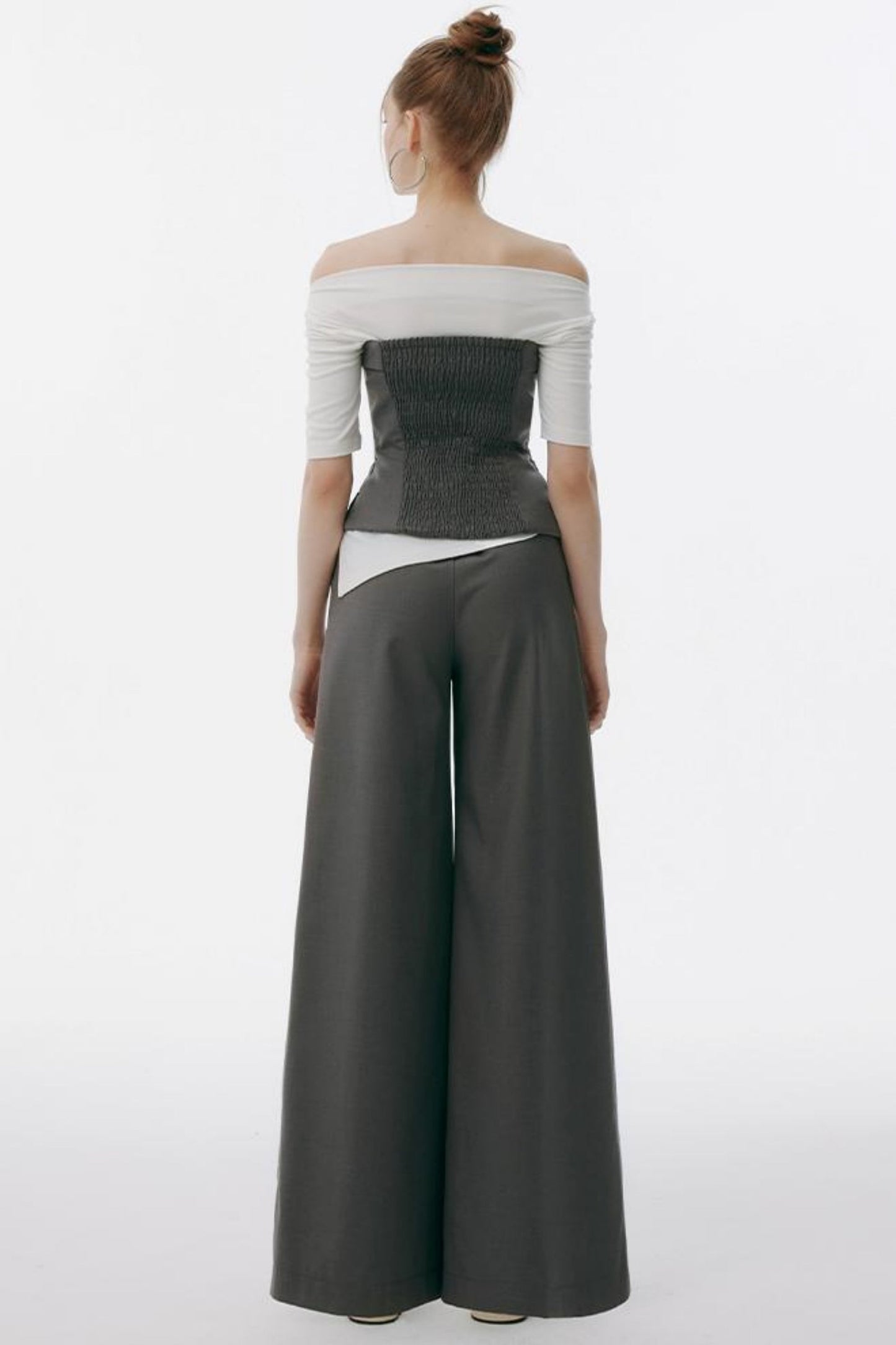 グレーのアップセットビスチェ