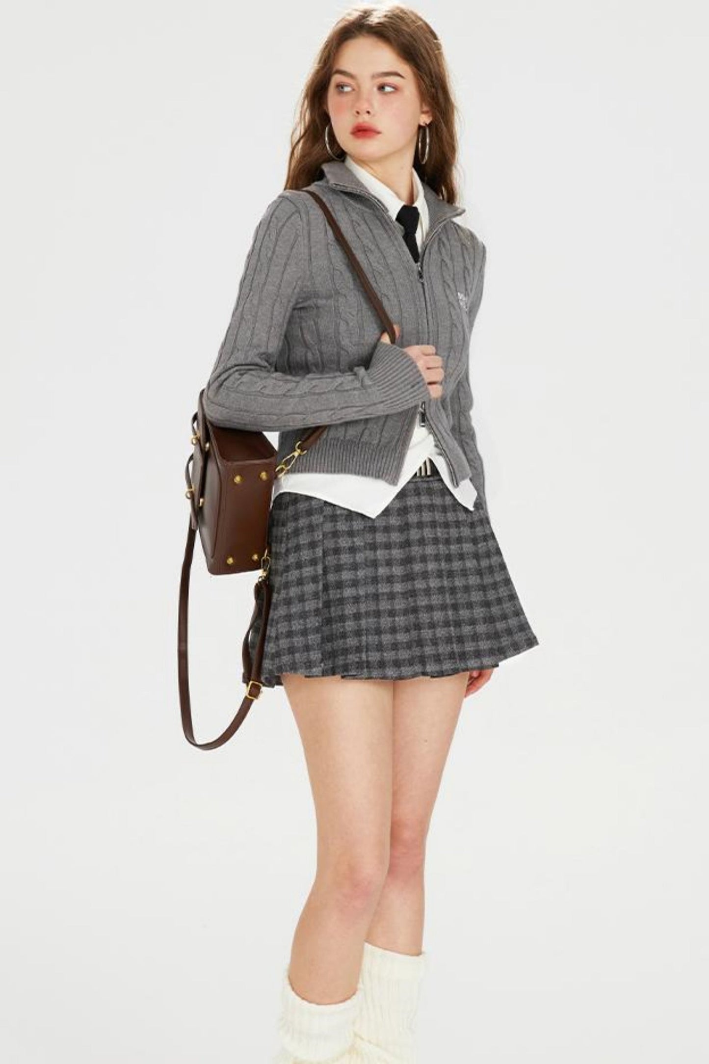 Strickjacke mit doppelter College-Stickerei und Reißverschluss