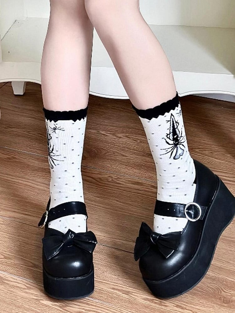 Lolita-Socken mit gepunktetem Schwert und schwarzem Muster und Spinnenmuster