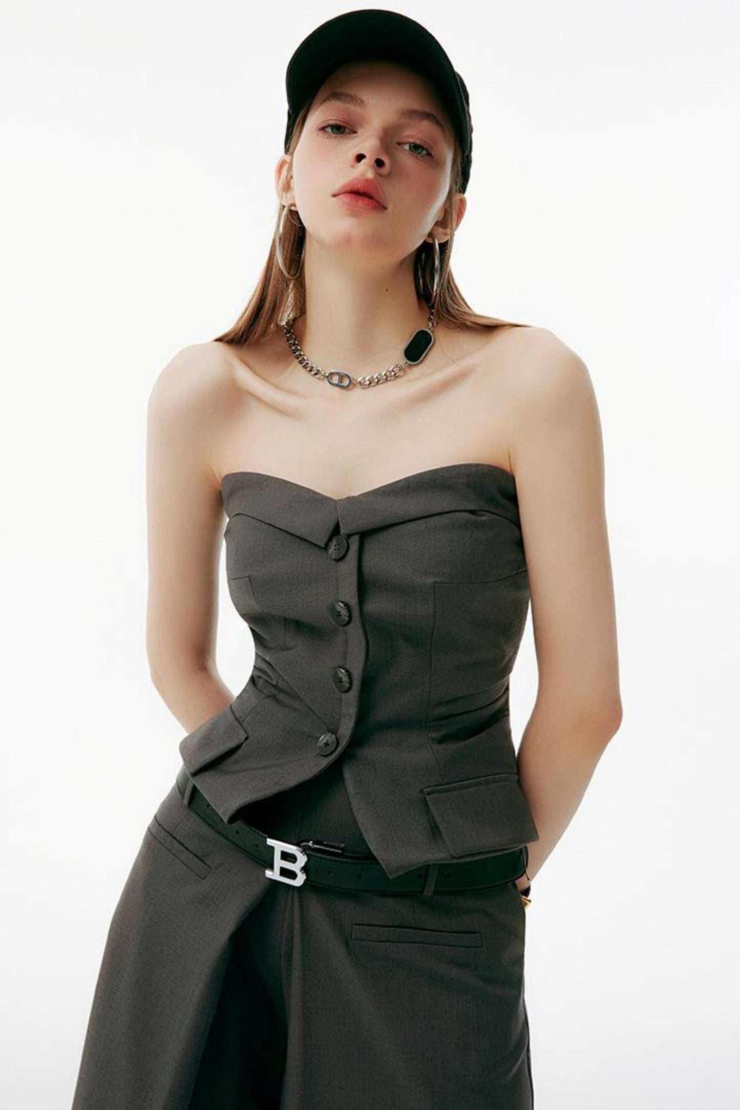 グレーのアップセットビスチェ