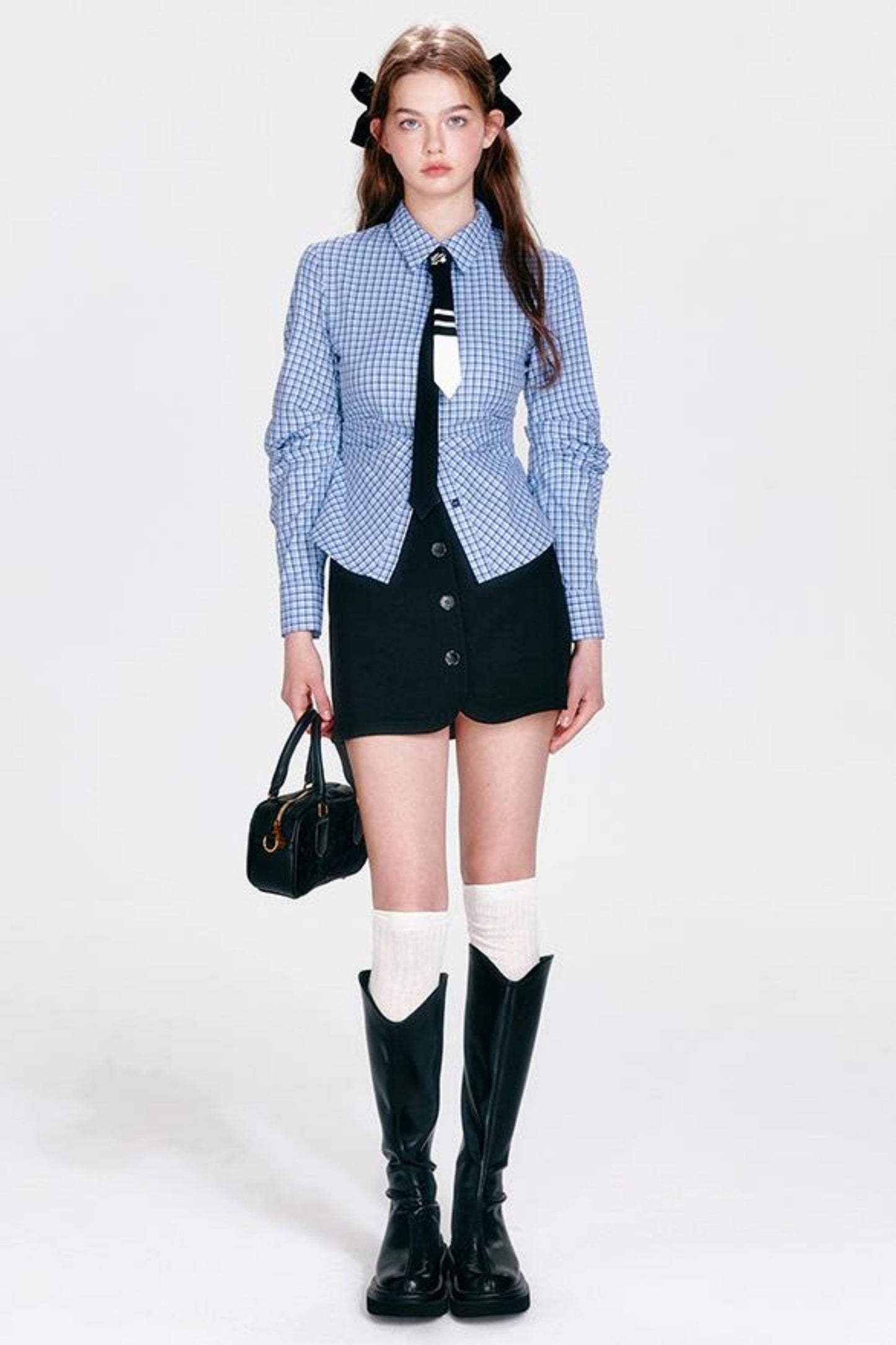 シャツとヒップクールブルーチェックスカートのミントセットアップ