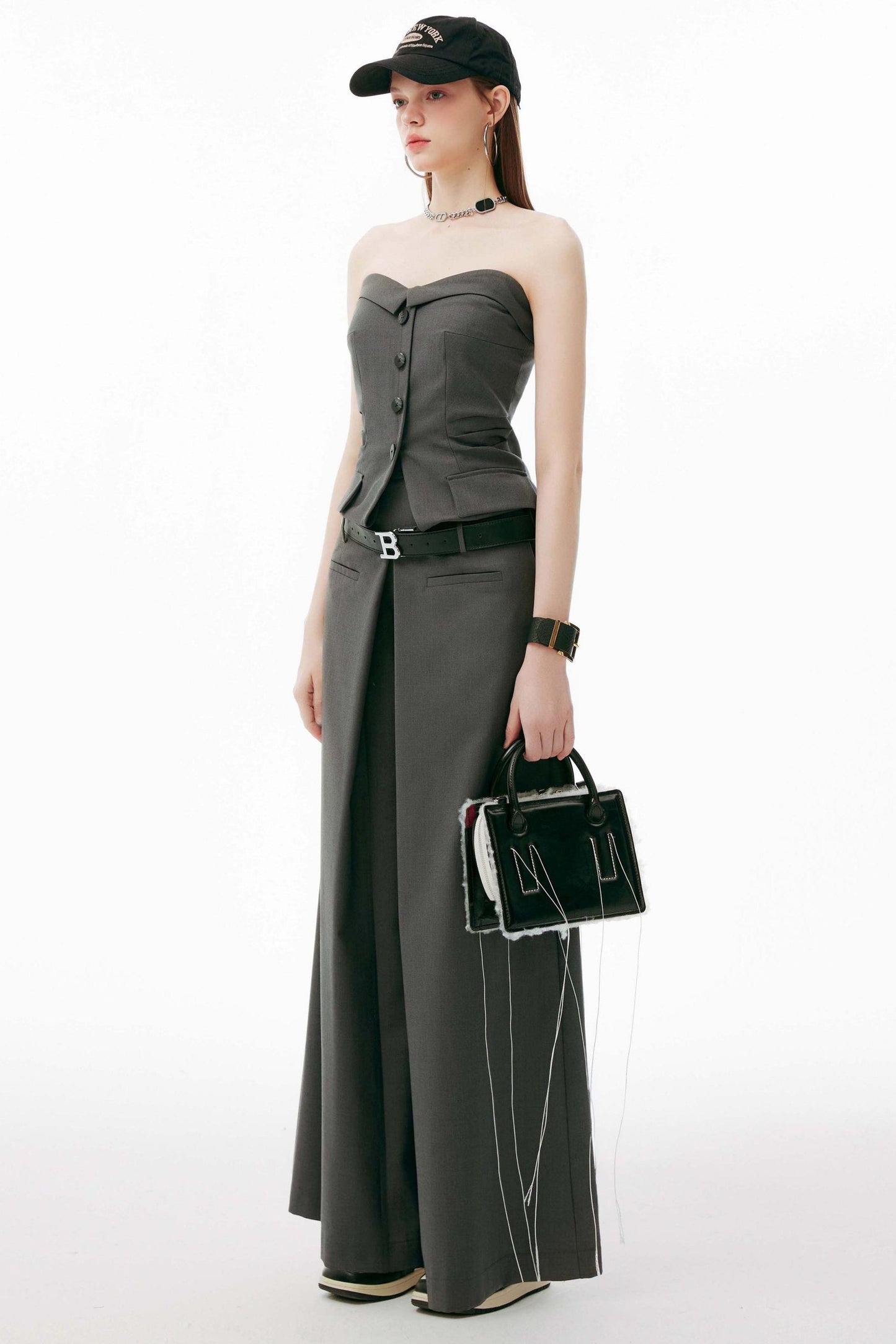 グレーのアップセットビスチェ