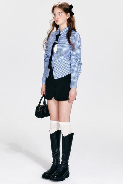 シャツとヒップクールブルーチェックスカートのミントセットアップ