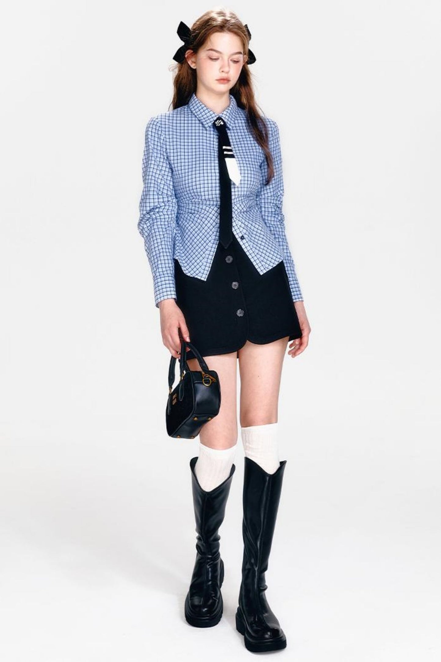 シャツとヒップクールブルーチェックスカートのミントセットアップ