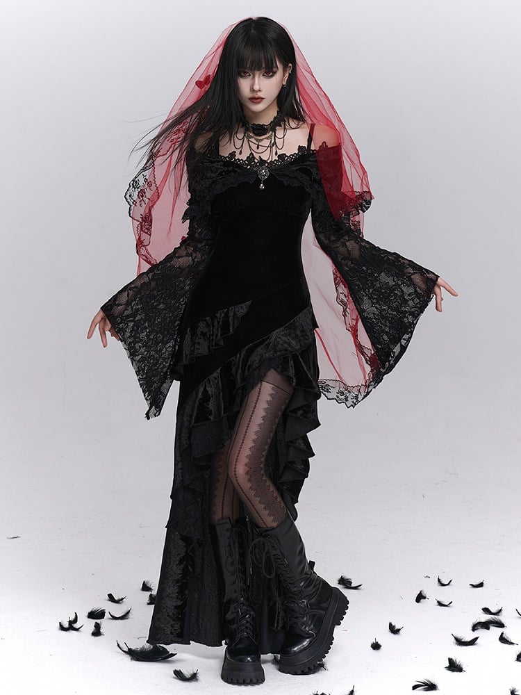 Schwarzes Gothic-Kleid mit schulterfreien Ärmeln und Blumenglocke als Halloween-Kleid