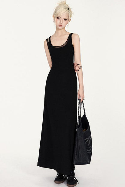 Asymmetrisches Kleid mit U-Ausschnitt