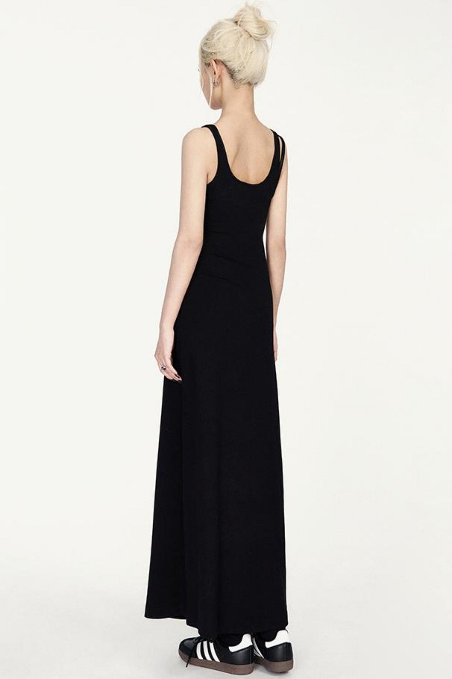 Kleid Asymmetrischer U-Ausschnitt