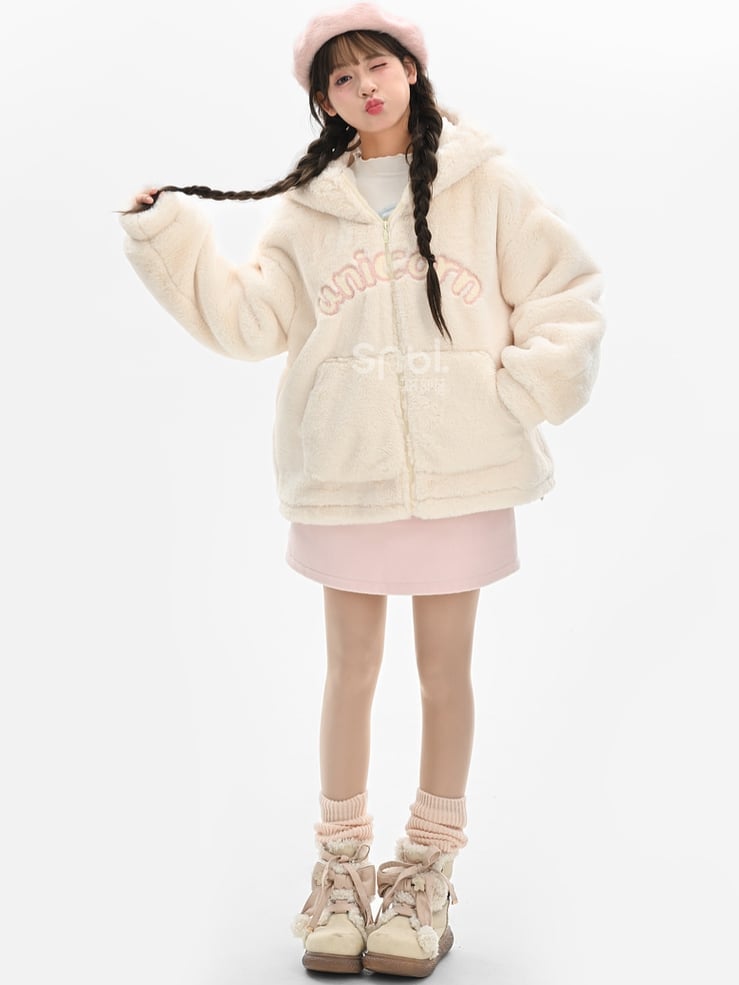 Beigefarbener Fleece-Kapuzenpullover mit Buchstabenmuster und Einhornkopf