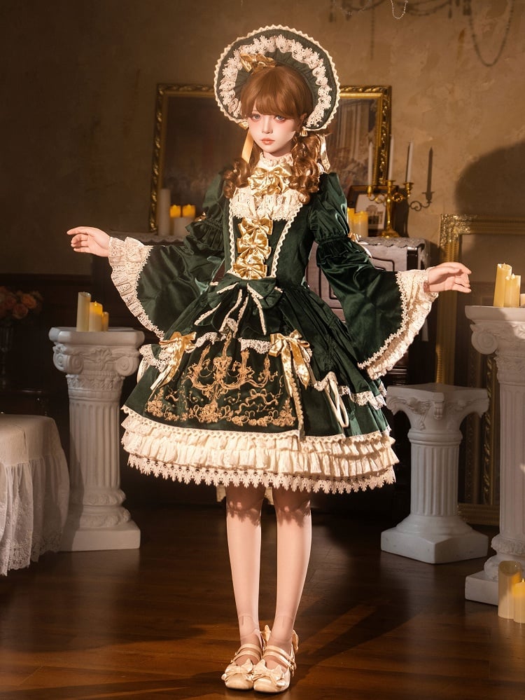 Kerzenständer und Stickerei Glockenkleid Ärmel Grüner Kerzensamt