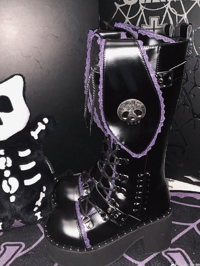 バッドバニーのレーストリム バニーイヤー プラットフォームブーツ