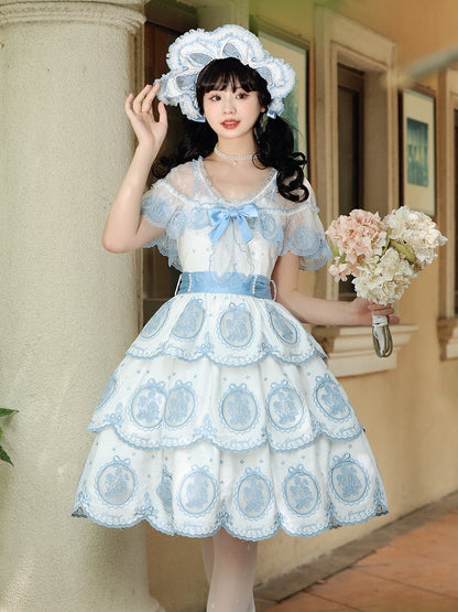 Gewellter blauer Rock Lolita-Rand Weiße rückenfreie Tulpe und Kleid Stufenstickerei Elegant