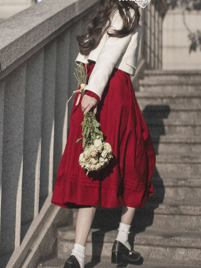 Weiße Tweedjacke mit Blumenstickerei