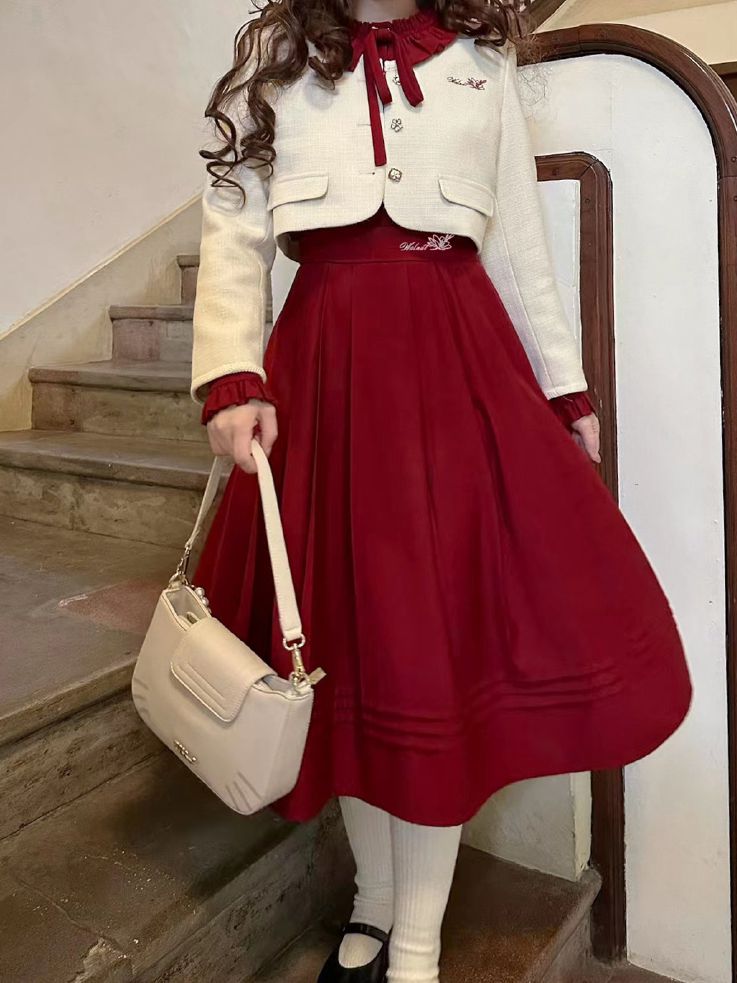 Weiße Tweedjacke mit Blumenstickerei