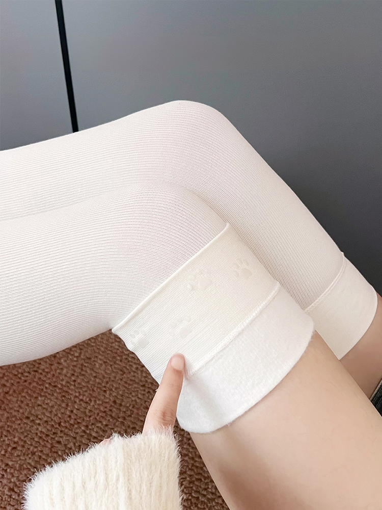 Cremefarbene Overknee-Strümpfe mit süßer Katzenpfote