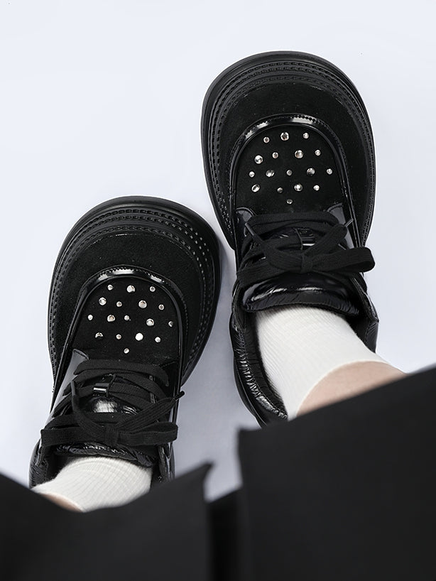 Funktionelle schwarze Plateauschuhe mit Verzierungen, Punk-Schnürung und Nieten