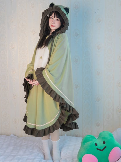 グリーンのフリルトリムのフロギーマント