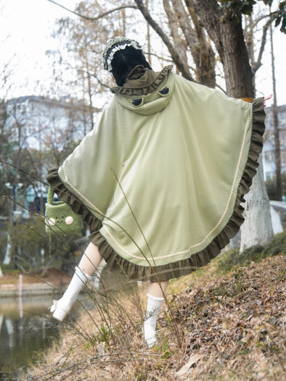 グリーンのフリルトリムのフロギーマント