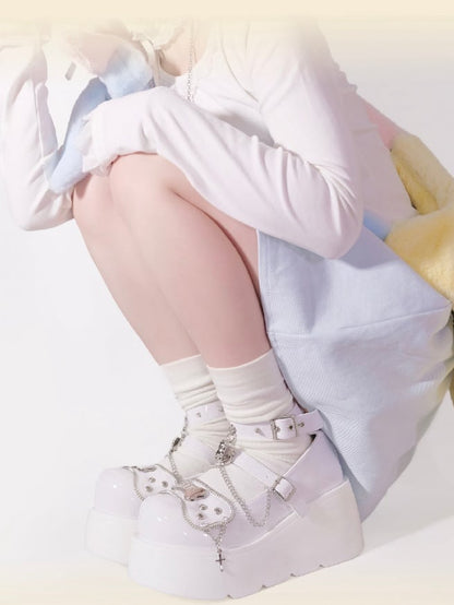 メタルボーン装飾の白い厚底パンクシューズ