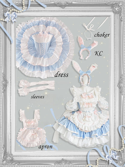 ブルーとピンクのスイートメイドエプロン＋バスクウエストティアードフリルヘムストラップレスパフィードレス