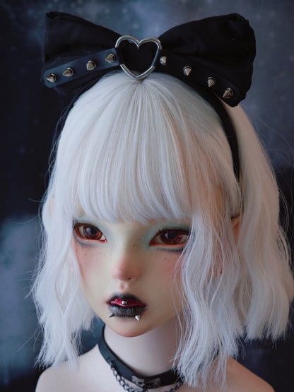 Design Studs With Buckle Heart Black KC