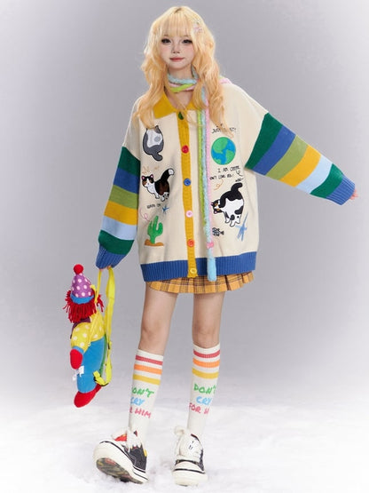 Hellapricotfarbene Strickjacke mit süßem Katzen-Polokragen und Kontrast