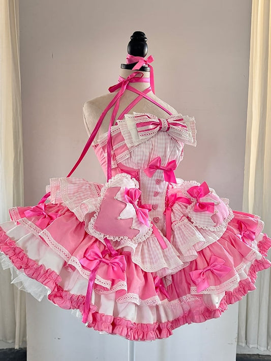 Rosa Puffkleid mit baskischer Taille, verstärkten Stäbchen, Schleifen und großem gepolsterten Herzen