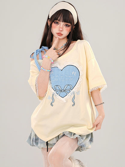 ミルクイエロー/ピンク チェック柄 ハートプリント アシンメトリーネックライン レーストリム Tシャツ