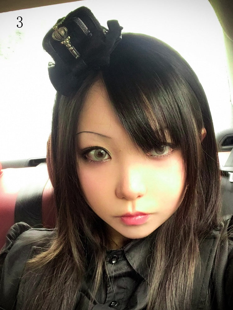 チャームクラウンチェーン付きブラックミニシルバーハットノートとミュージカル