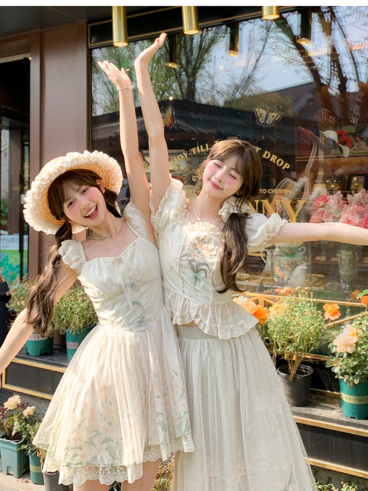 Overlay Mesh Beige Flatterärmel Basken-Taille mit Lilien-Print-Kleid