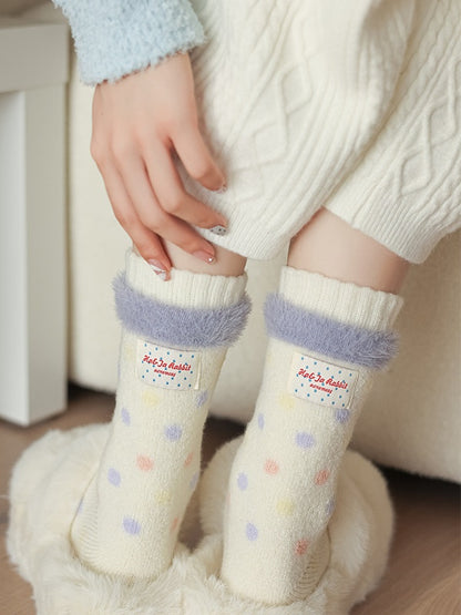 クリーミーな黄色の可愛い水玉模様のふくらはぎソックス