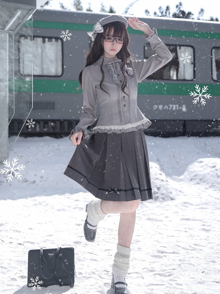 Kei Blouse With Ruffled Neck Striped Jirai Gray Tie