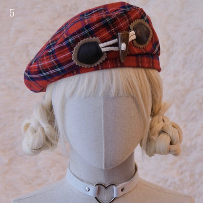 5つのチェック柄ボタン付き帽子（赤）装飾オプション付きベレー帽