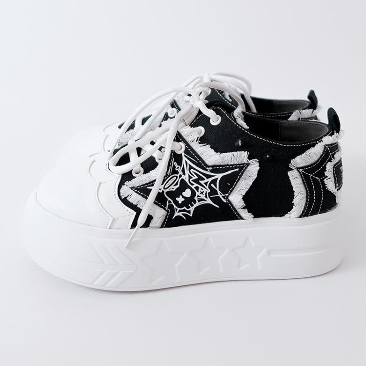 Schwarze Plateau-Sneaker mit Stern-Applikation
